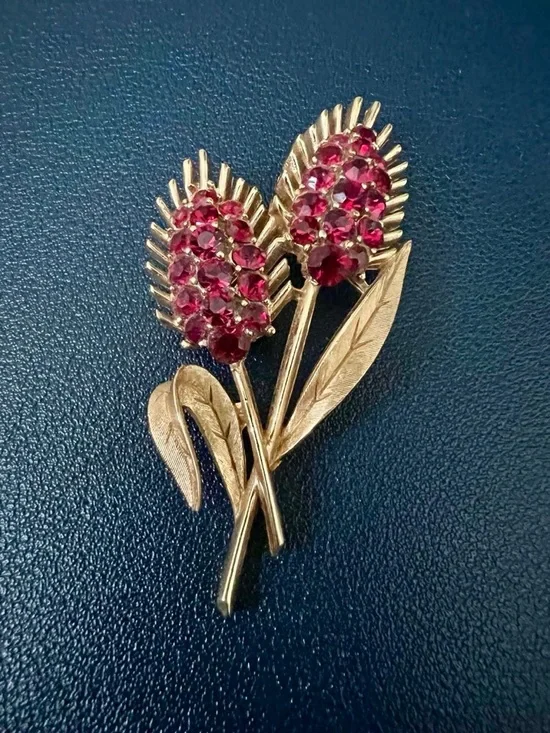 Vtg 60’s Crown Trifari Gold Ruby Red Rhinestone Wheat Brooch - Picture 2 of 5
